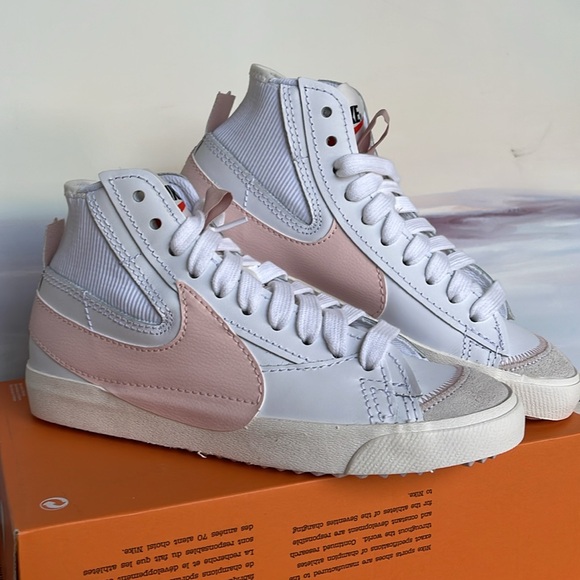 Nike WMNS BLAZER MID '77 JUMBO
WHITE/ATMOSPHERE-PINK
OXFORD-SAIL-SUMMIT
WHITE - Picture 9 of 16